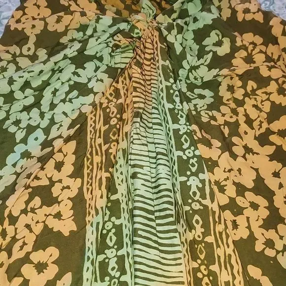 Tangerine Temple sarong - Picture 3 of 7